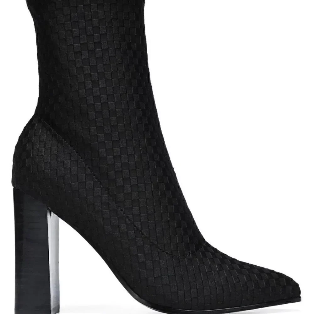 Fergie Women’s Taryn Ankle Boot,  Black 6 M